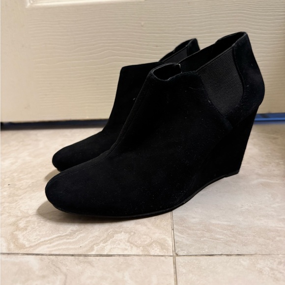 Vince Camuto Wedge Heels - Picture 2 of 5